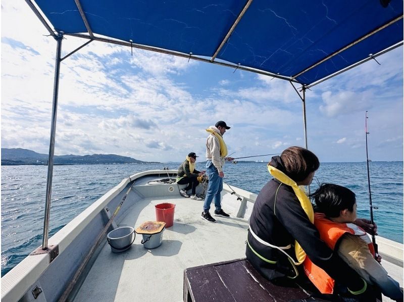 [距离冲绳美丽海水族馆 3 分钟车程] 一组包船钓鱼，满足 3 小时的享受计划 ♪ ♪の紹介画像