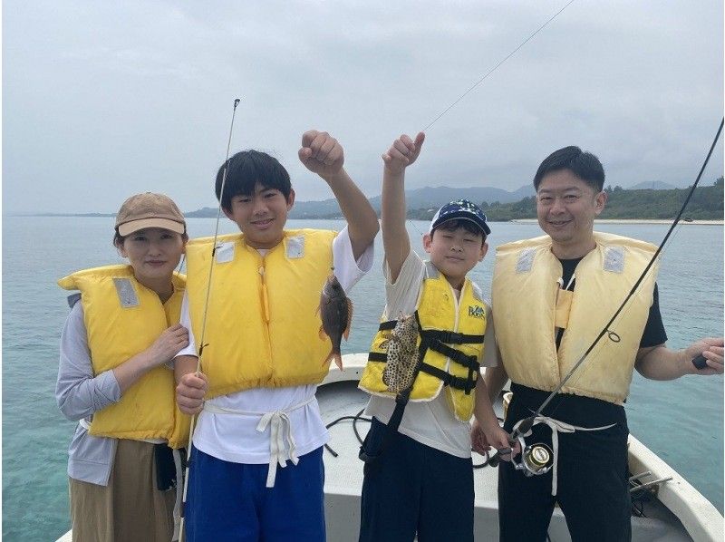 [距离冲绳美丽海水族馆 3 分钟车程] 一组包船钓鱼，满足 3 小时的享受计划 ♪ ♪の紹介画像