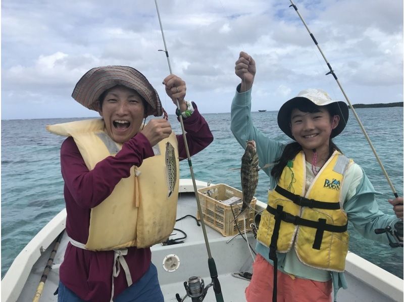 [距离冲绳美丽海水族馆 3 分钟车程] 一组包船钓鱼，满足 3 小时的享受计划 ♪ ♪の紹介画像