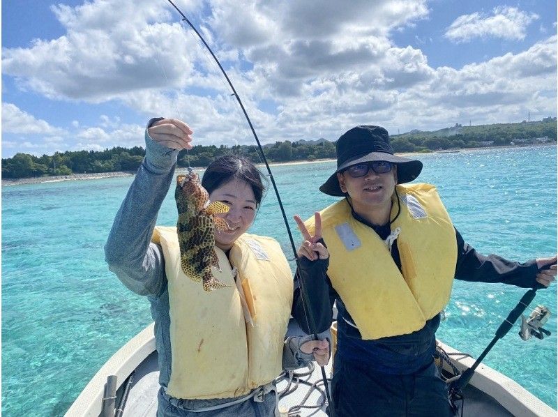 [距离冲绳美丽海水族馆 3 分钟车程] 一组包船钓鱼，满足 3 小时的享受计划 ♪ ♪の紹介画像