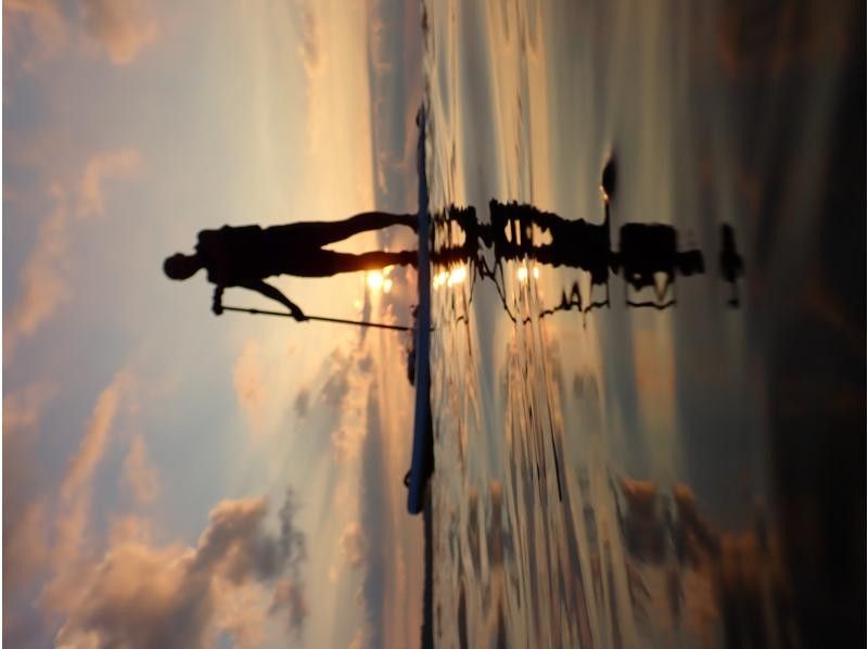 [沖縄·Yomitan】從海上日落時分★日落SUP課程の紹介画像