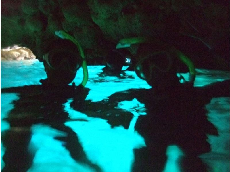 【恩納村 青の洞窟】はじめてのシュノーケルツアーの紹介画像
