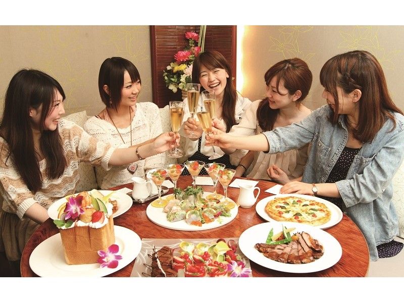 [Tokyo ・ Ginza] limousine party! Tokyo Sightseeing drive & sweet all-you-can-eat & full course meal & latest karaoke includedの紹介画像