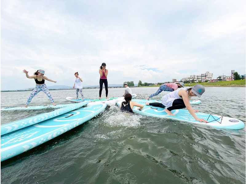 [Shiga / Lake Biwa] Let's do SUP Yoga empty-handed on Lake Biwa! !!の紹介画像