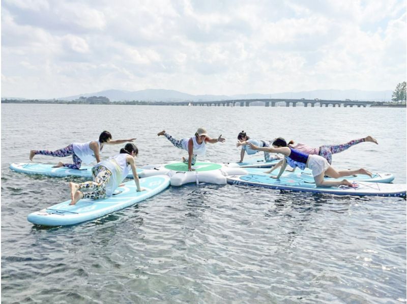 【滋賀/琵琶湖】在琵琶湖空手做SUP瑜伽吧！ !!の紹介画像