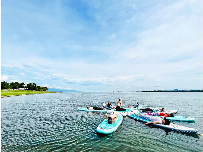 [Shiga / Lake Biwa] Let's do SUP Yoga empty-handed on Lake Biwa! !!の紹介画像