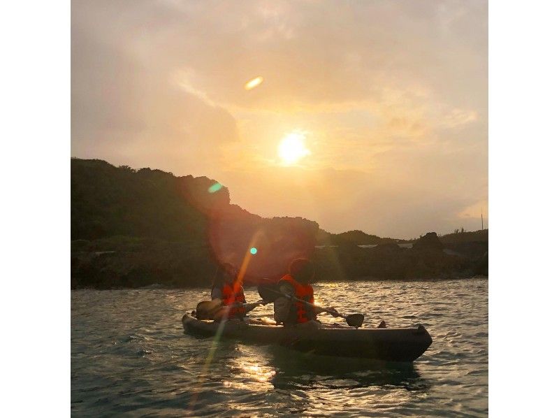Spring sale underway [Miyakojima/Kayak] Recommended for families and couples! Sunset Kayak 60 minute course! (Includes experience explanation and photo shoot)の紹介画像