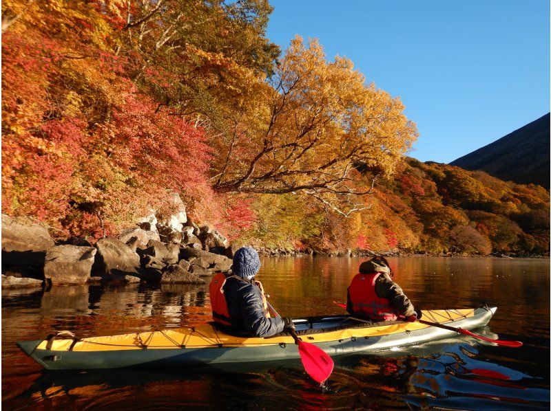 ≪5點鐘出發≫ 獨木舟之旅，在日光中禪寺湖的壯麗景色中享受獨木舟之旅 小團體，預訂，有照片の紹介画像