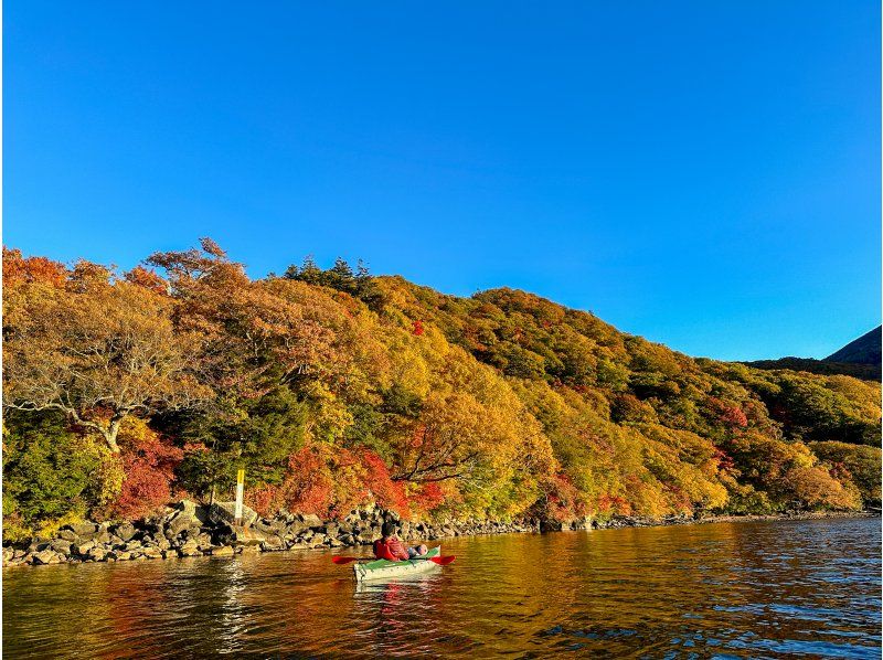 ≪10, 13:00≫ 独木舟之旅，可欣赏日光中禅寺湖的壮丽景色 小团体，预订，照片の紹介画像