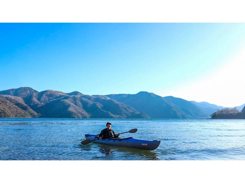 ≪เย็น 15:30 น. tour พายเรือแคนูชมทัศนียภาพอันงดงามที่ทะเลสาบชูเซ็นจิในนิกโก้ กลุ่มเล็ก สงวนไว้พร้อมรูปถ่ายの紹介画像