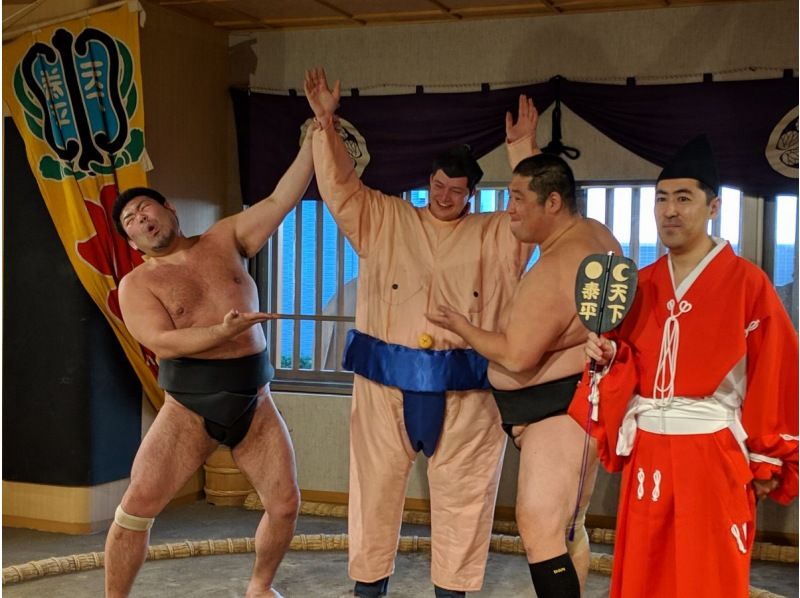 [Tokyo/Ryogoku] Japanese traditional culture experience <Sumo show by former wrestlers held in English> Completely reserved private event Sumo restaurantの紹介画像
