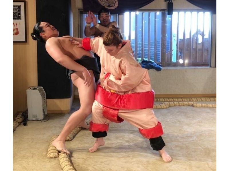 [Tokyo/Ryogoku] Japanese traditional culture experience <Sumo show by former wrestlers held in English> Completely reserved private event Sumo restaurantの紹介画像