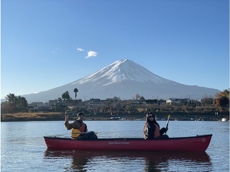[Yamanashi Prefecture, Lake Kawaguchi] Enjoy a Canadian canoeing experience even in winter without getting wet. 120-minute course. Walk on the lake in a canoe and make memories.の紹介画像
