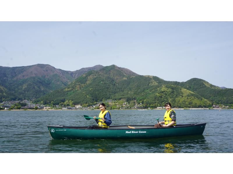 [Yamanashi Prefecture, Lake Kawaguchi] Lake Kawaguchi Canadian Experience - 120-minute course - Canoeing on the lake and a trip to make memoriesの紹介画像