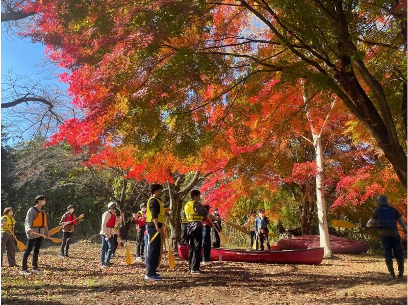 [Yamanashi Prefecture, Lake Kawaguchi] Autumn outings - Ride without getting wet - Lake Kawaguchi Canadian experience - 120-minute course - Canoeing on the lake & a trip to make memoriesの紹介画像