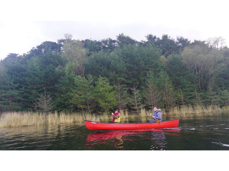 [Yamanashi Prefecture, Lake Kawaguchi] Autumn outings - Ride without getting wet - Lake Kawaguchi Canadian experience - 120-minute course - Canoeing on the lake & a trip to make memoriesの紹介画像