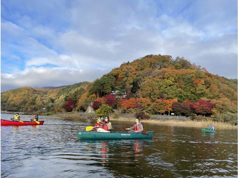 [Yamanashi Prefecture, Lake Kawaguchi] Autumn outings - Lake Kawaguchi Canadian experience - 120-minute course - Canoeing on the lake and a trip to make memoriesの紹介画像
