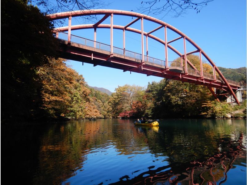 [Shima/Kusatsu] Same-day OK! Half-day packraft canoeing experience on the blue Lake Shima * Going out with your dogの紹介画像