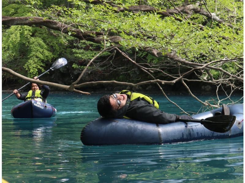 【四万・草津】当日OK！青い四万湖でパックラフトカヌー半日体験＊わんことお出かけの紹介画像