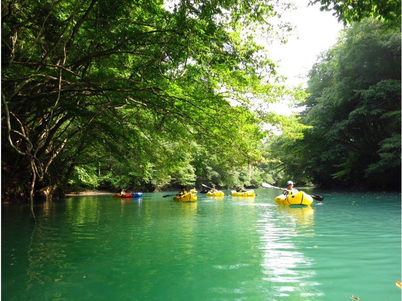 [Shima/Kusatsu] Same-day OK! Half-day packraft canoeing experience on the blue Lake Shima * Going out with your dogの紹介画像