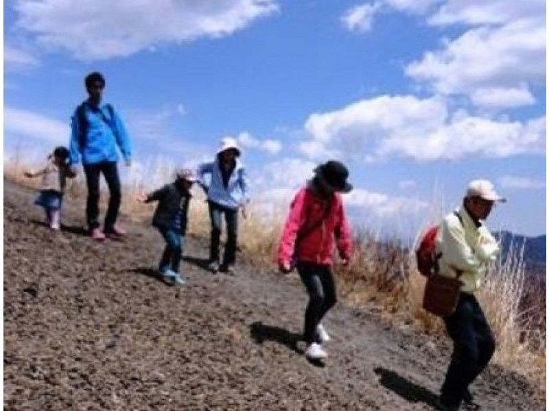 [Nagano/ Asama] Mountain climbing at the first mountain climb! At the foot of Asama foot trekking (beginner) with safety guide! Family fun!の紹介画像