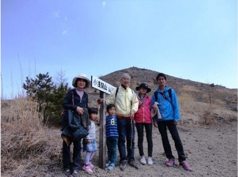 [Nagano, Mt. Asama] A spectacular mountain walk for your first climb! Trekking around the foot of Mt. Asama (beginner level) with a reliable guide! Fun for the whole family!の紹介画像