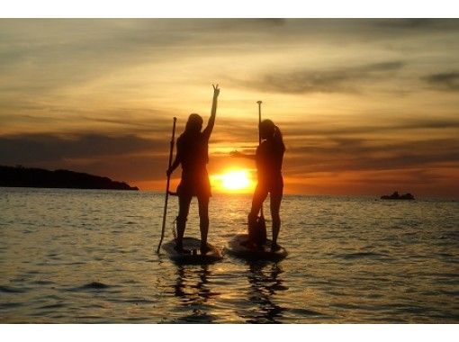 沖縄 宮古島 動画カメラレンタル付き サンセットsupクルージング 海上散歩ツアー アクティビティジャパン