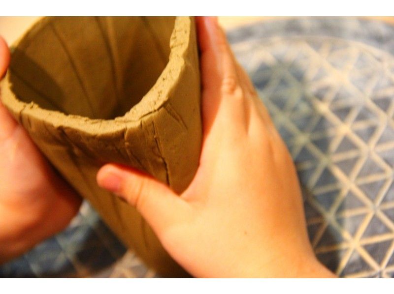 【東京・表参道】「手をつなぐビールカップ」を作る陶芸体験コースの紹介画像