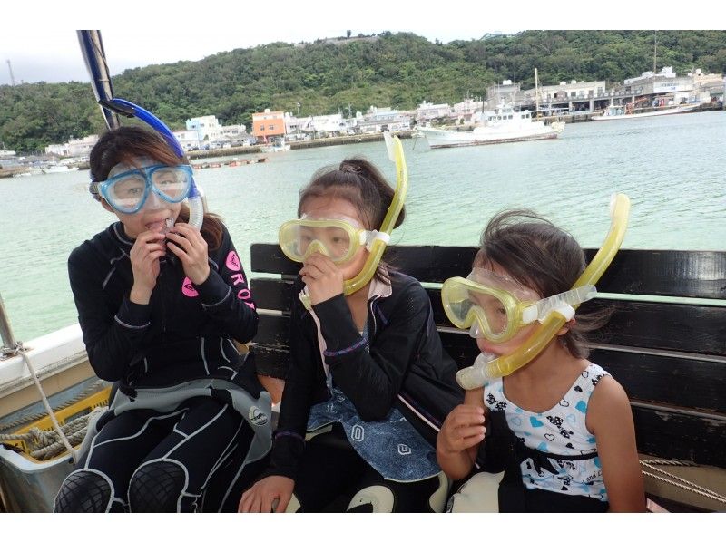 [冲绳·Minnajima·Sesokojima]享受受欢迎的偏远岛屿！浮潜游览（船·2道菜）の紹介画像