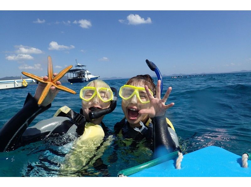 [โอกินาว่า・ Minnajima · Sesokojima] เพลิดเพลินไปกับเกาะห่างไกลยอดนิยม!การดำน้ำตื้น(Snorkeling)ทัวร์ (เรือ· 2 หลักสูตร)の紹介画像