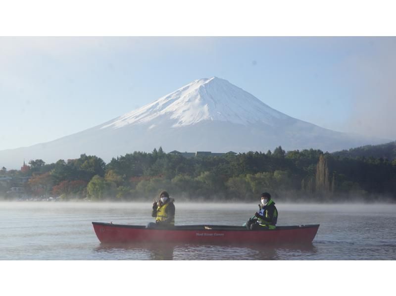 [山梨县/河口湖]秋季远足，骑行不被淋湿，河口湖加拿大体验，90分钟清晨路线，独木舟在湖上漫步和留下回忆的旅行の紹介画像