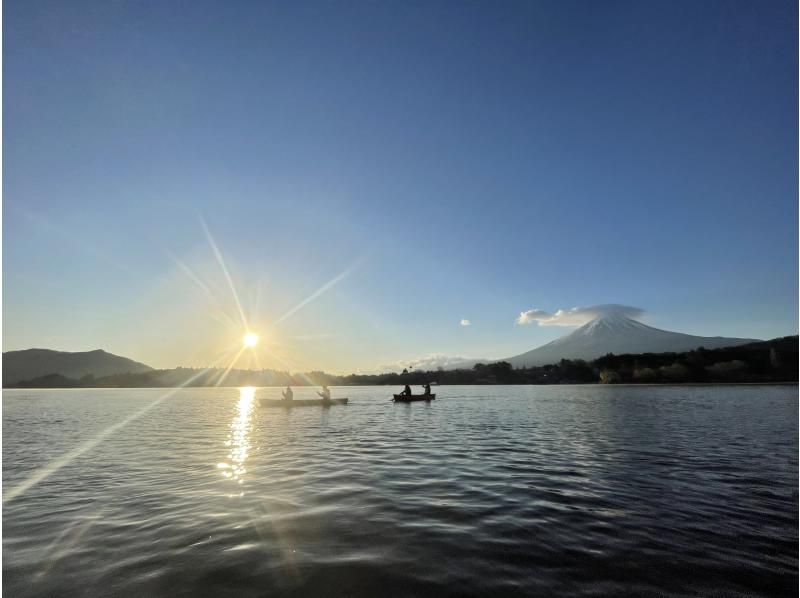 [Yamanashi Prefecture, Lake Kawaguchi] Early morning canoeing experience, 90-minute course, outdoor play avoiding the Three Cs! A canoe walk on the lake & a trip to make memories of summer vacation For group and family tripsの紹介画像