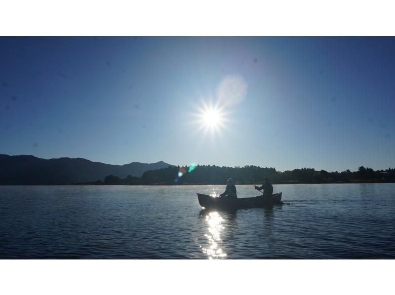 【山梨県・河口湖】秋の行楽・濡れずに乗れる・河口湖カナディアン体験・90分早朝コース・カヌーでで湖上散歩＆思い出作りの旅の紹介画像