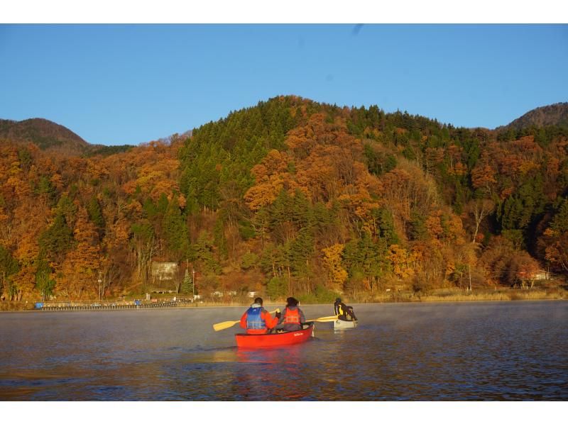 【山梨県・河口湖】秋の行楽・濡れずに乗れる・河口湖カナディアン体験・90分早朝コース・カヌーでで湖上散歩＆思い出作りの旅の紹介画像