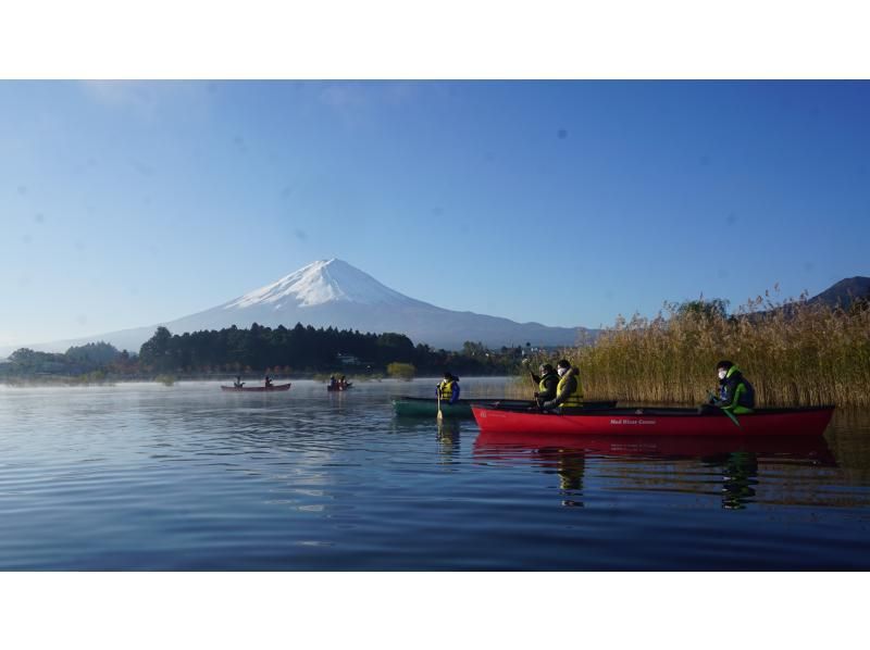 [Yamanashi Prefecture, Lake Kawaguchi] Early morning canoeing experience, 90-minute course, outdoor play avoiding the Three Cs! A canoe walk on the lake & a trip to make memories of summer vacation For group and family tripsの紹介画像