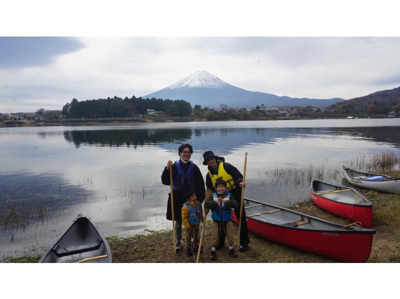 [山梨县/河口湖]秋季远足，骑行不被淋湿，河口湖加拿大体验，90分钟清晨路线，独木舟在湖上漫步和留下回忆的旅行の紹介画像