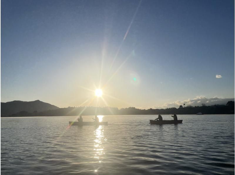 [Yamanashi Prefecture, Lake Kawaguchi] Early morning canoeing experience, 90-minute course, outdoor play avoiding the Three Cs! A canoe walk on the lake & a trip to make memories of summer vacation For group and family tripsの紹介画像