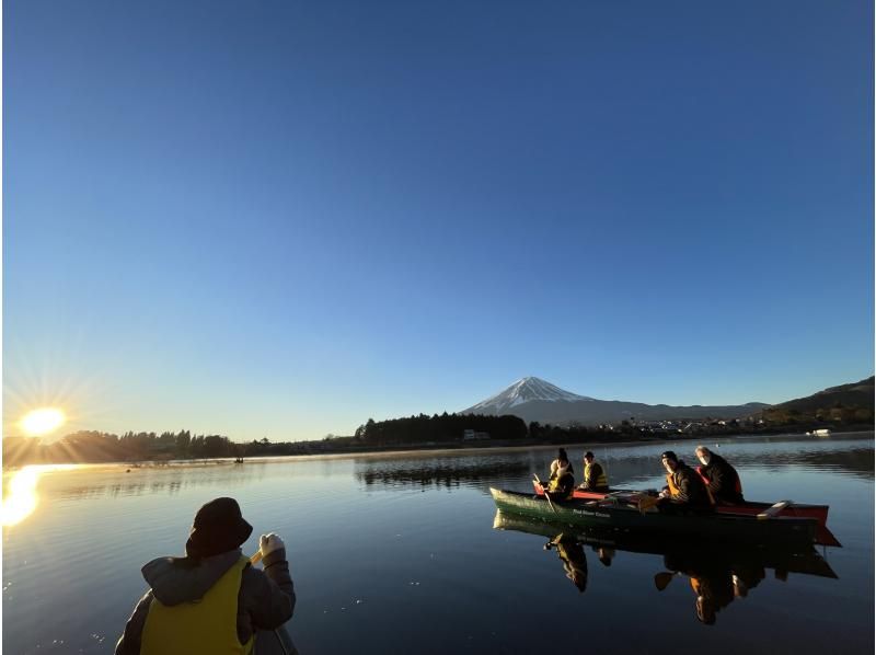 [Yamanashi Prefecture, Lake Kawaguchi] Early morning canoeing experience, 90-minute course, outdoor play avoiding the Three Cs! A canoe walk on the lake & a trip to make memories of summer vacation For group and family tripsの紹介画像