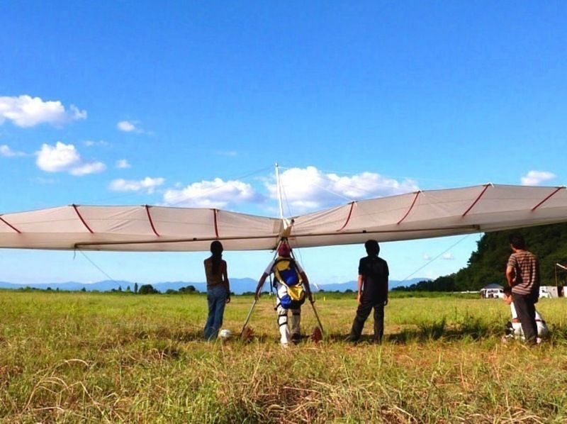 【滋賀・彦根・琵琶湖】＜1日コース＞とことん楽しむハンググライダー体験の紹介画像