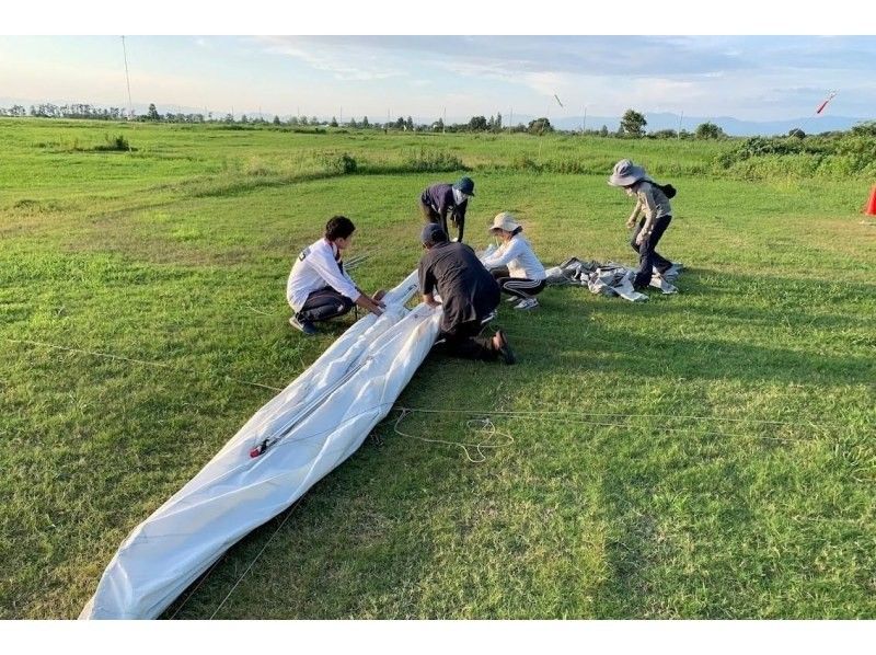 【滋賀・彦根・琵琶湖】＜1日コース＞とことん楽しむハンググライダー体験の紹介画像