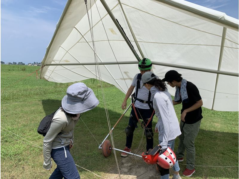【滋賀・彦根・琵琶湖】＜1日コース＞とことん楽しむハンググライダー体験の紹介画像