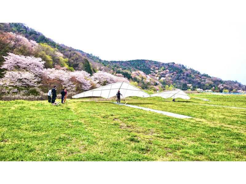 【滋賀・彦根・琵琶湖】＜1日コース＞とことん楽しむハンググライダー体験の紹介画像