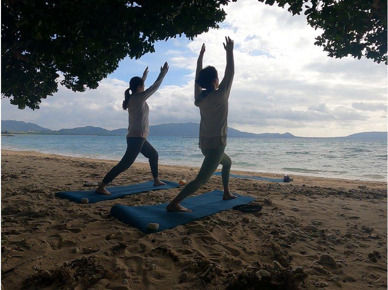 Super Summer Sale 2024 [Okinawa, Ishigaki Island, 1-day plan] Relaxing SUP cruise + beach yoga, private rental for 1 group!の紹介画像