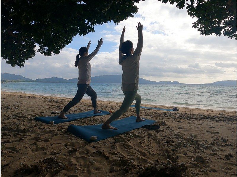 [Ishigaki Island 1-day plan] Relaxing SUP cruise + beach yoga. Completely private for one group!の紹介画像