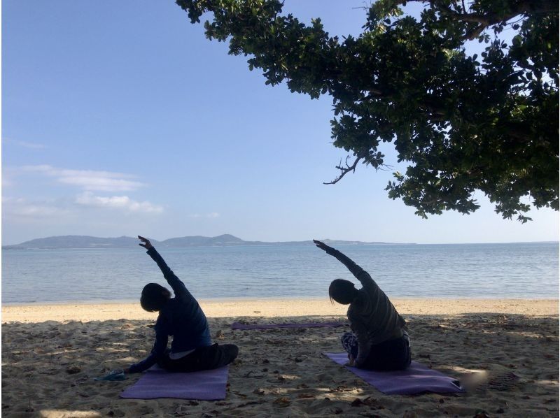 [Ishigaki Island 1-day plan] Relaxing SUP cruise + beach yoga. Completely private for one group!の紹介画像