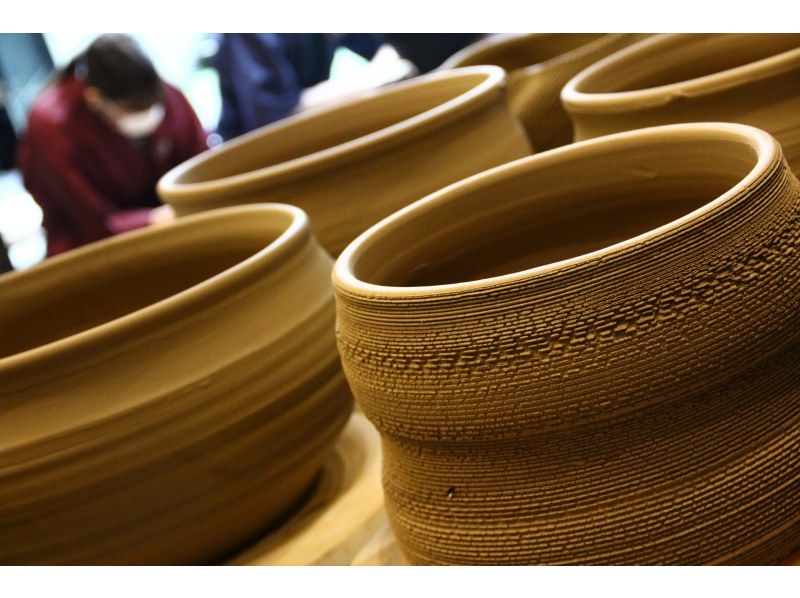 [Tokyo / Omotesando] Super gorgeous! Ceramic art experience course to make gold vessels: Rokuro TNCA ☆ Minami Aoyama Studioの紹介画像