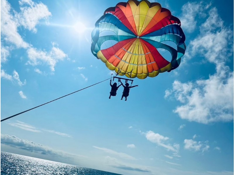 《沖縄3大アクティビティ全部体験》贅沢セット！青の洞窟体験ダイビング＆絶景パラセーリング＆絶叫ウォータートイの紹介画像