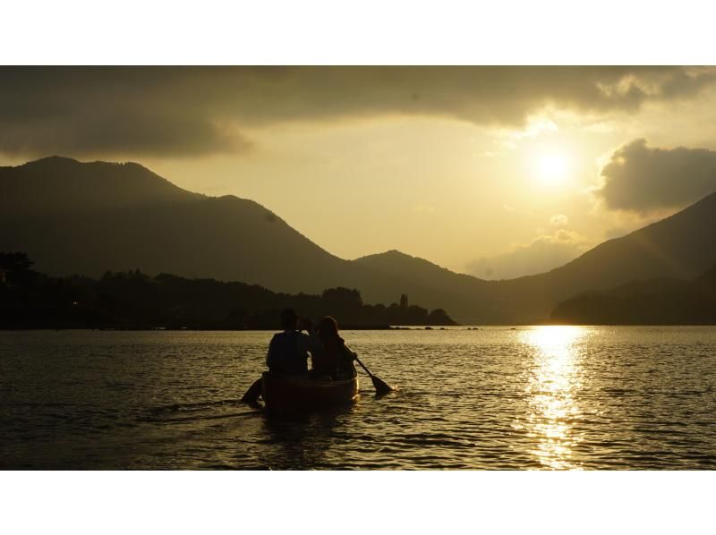 [Yamanashi Prefecture, Lake Kawaguchi] Twilight canoeing experience, 90-minute course, 3 Avoiding the crowds and playing outside! A canoe walk on the lake & a trip to make memories of summer vacation For group and family tripsの紹介画像