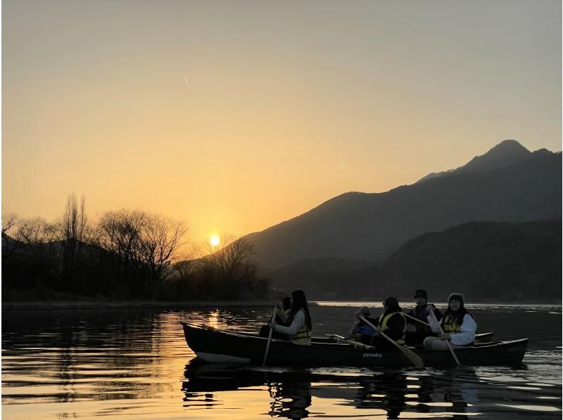 【山梨県・河口湖】河口湖カナディアンカヌー体験・夕暮れ90分コース・カナディアンカヌーでで湖上散歩＆思い出作りの旅の紹介画像