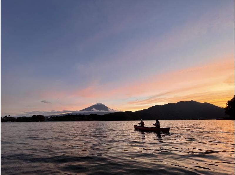 【山梨県・河口湖】卒業旅行・春休みの思い出作りに・カナディアンカヌー体験・サンセット90分コース(ドリンク付き）の紹介画像